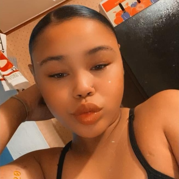 Meet your Posher, Mackenzie - Picture 1 of 1